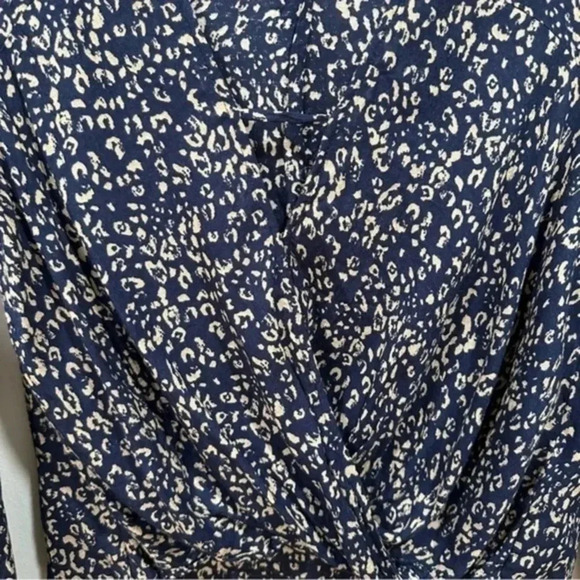 🍁 Urban Outfitters Mayfair Drapey Surplice Top Small - Picture 6 of 11